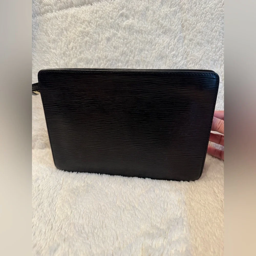 Vintage 2000 Louis Vuitton Epi Leather Clutch